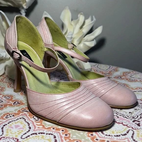 𝗡𝗘𝗪 𝐍.𝐘.𝐋.𝐀 Mary Jane Heels - Picture 4 of 14